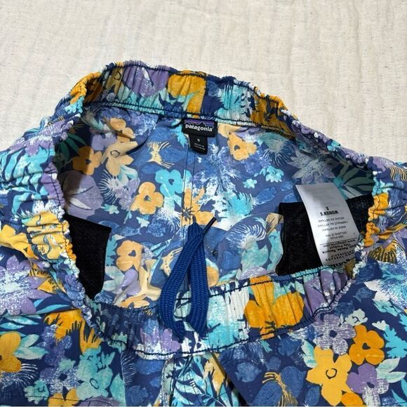 PATAGONIA Women’s Barely Baggies Blue Flower & Shell Shorts Size S - Picture 5 of 8